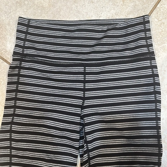 Athleta Chaturanga Striped Crop Athletic Leggings M - Picture 6 of 8